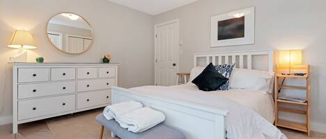 4 Schlafzimmer, Bügeleisen/Bügelbrett, kostenloses WLAN, Bettwäsche