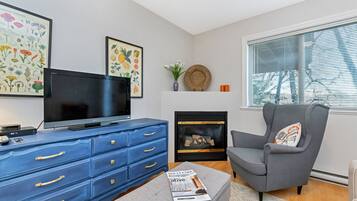 Télévision, cheminée