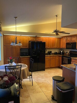 Fridge, microwave, oven, stovetop - Serene 3BR Retreat with 2 Baths - Your Perfect Getaway Awaits! (Port Charlotte)