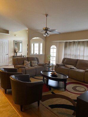 Smart TV - Serene 3BR Retreat with 2 Baths - Your Perfect Getaway Awaits! (Port Charlotte)