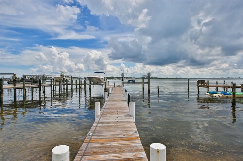 Top Floor Condo with Heated Pool located steps from Gulf of Mexico and Tampa Bay