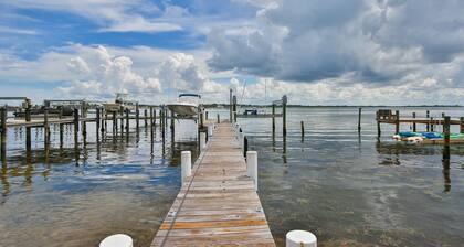 Top Floor Condo with Heated Pool located steps from Gulf of Mexico and Tampa Bay