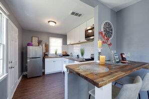 Comfort Apartment | Private kitchen - Medical District Gem (Memphis)