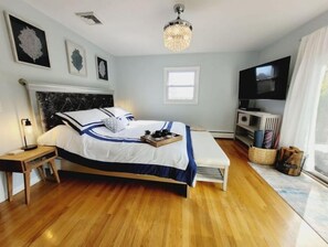 4 Schlafzimmer, Schreibtisch, Bügeleisen/Bügelbrett, Reisekinderbett
