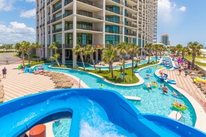 Alberca al aire libre y alberca climatizada