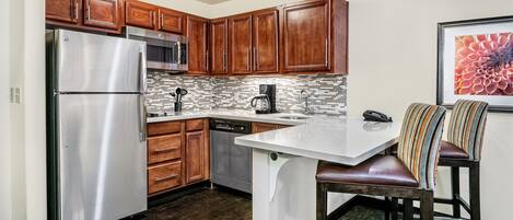 Fridge, microwave, stovetop, dishwasher