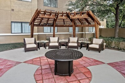 1 Bedroom | Shared Pool & Hot Tub. Free Breakfast