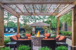 Terrace/patio - Studio | Free Breakfast. Outdoor Pool. Gym. (Memphis)