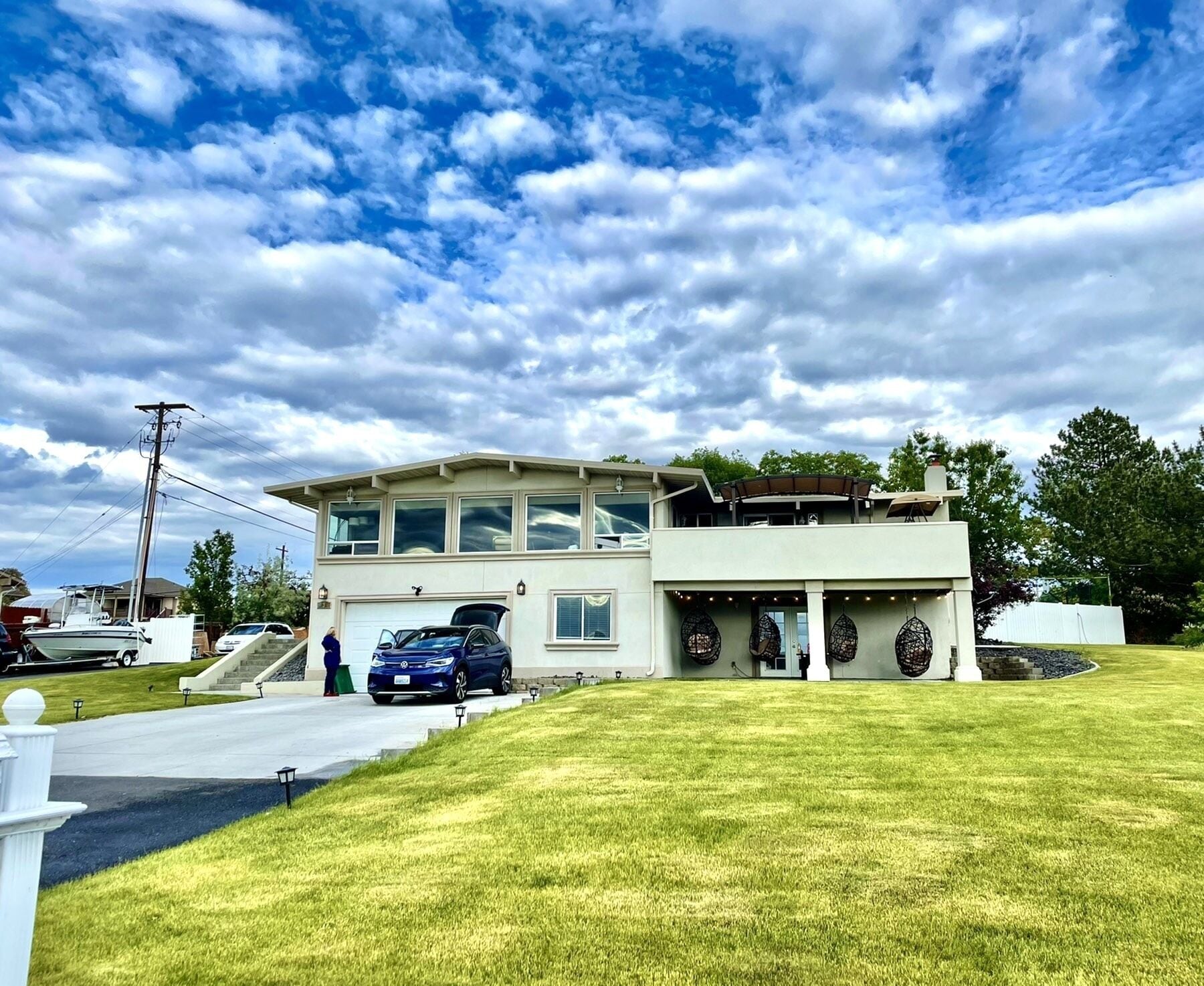 Family Friendly- Lake Views, Kayaks, Pool, 2 Hot Tubs, Saunas - NO parties 