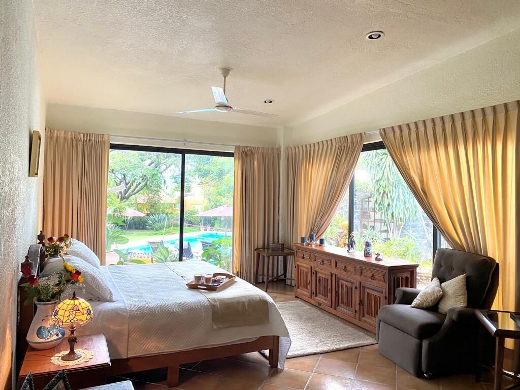 8 Schlafzimmer, Schreibtisch, Bügeleisen/Bügelbrett, Reisekinderbett