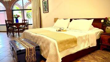 8 bedrooms, desk, iron/ironing board, travel crib