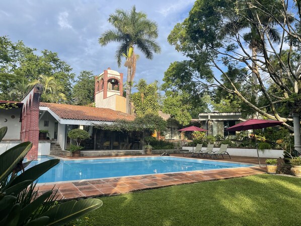 Piscine extérieure, piscine chauffée