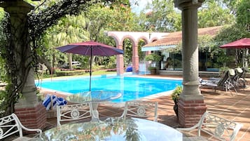 Piscine extérieure, piscine chauffée