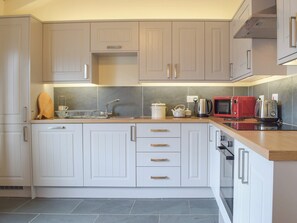 洗碗機、高腳椅