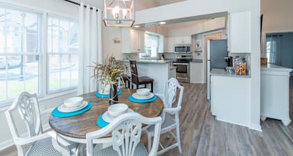 Southern Charm- Spacious Townhome Close to UK