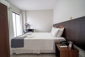Standard Room, 1 Double Bed | Minibar, desk, laptop workspace, bed sheets - Hotel Albinos (Itaperuna)