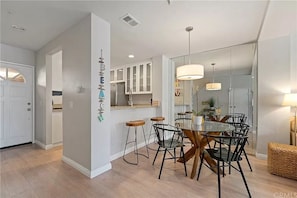 Dining - Beachfront 2BR Townhome on PCH - sea view, gated parking, pool, spa, & wifi (Huntington Beach)