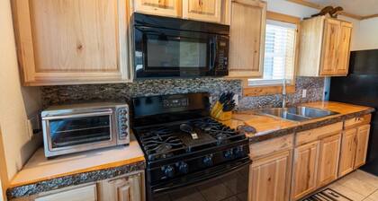 3 bedroom Lakeside Home Embden Pond