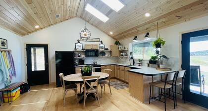 Modern Cabin w/Pool and Hot Tub!