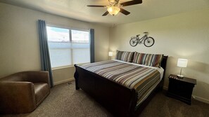 2 bedrooms, travel cot, free WiFi, bed sheets - Red Rock Views! I  Pet-Friendly I Pool & Hot Tub I Trailer Parking (Moab)