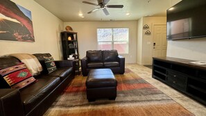 Smart TV - Red Rock Views! I  Pet-Friendly I Pool & Hot Tub I Trailer Parking (Moab)