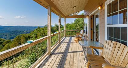 Three-Level Cabin with Mountain Views