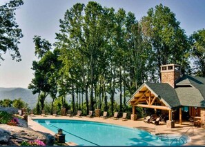 Piscina coperta, una piscina riscaldata