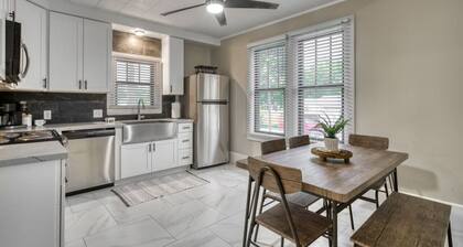 Cute & KOZE cottage, walking distance to downtown Brenham!