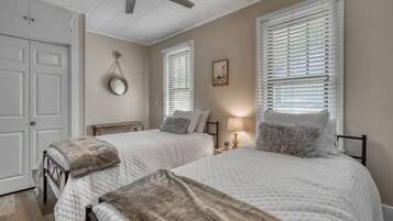 2 bedrooms, desk, iron/ironing board, travel crib