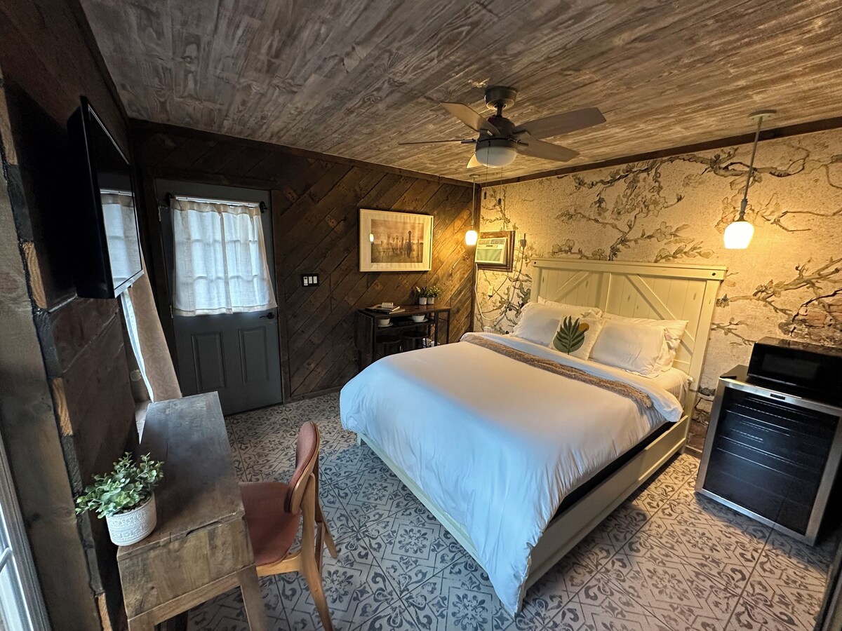 Photo 3 of Cozy inner-loop guest house. A city retreat!