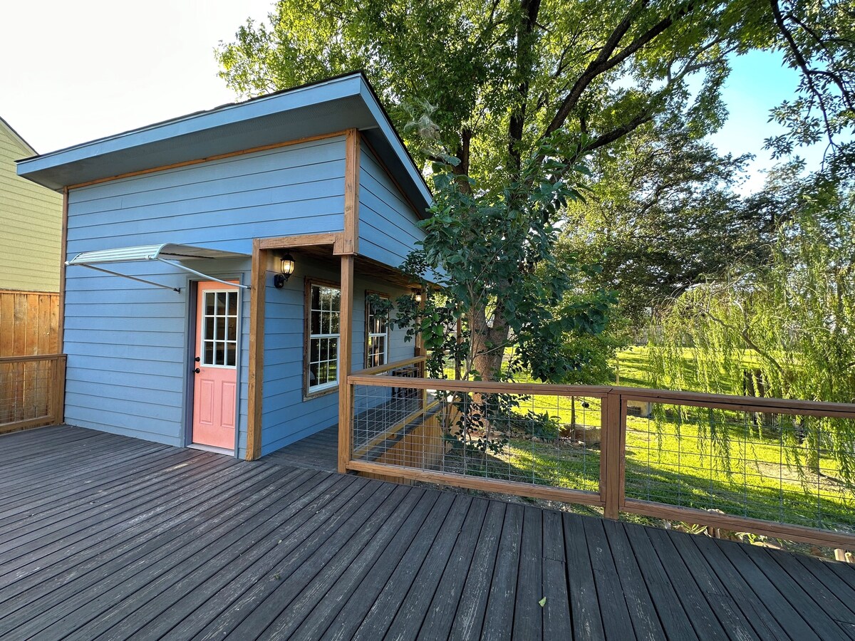 Photo 2 of Cozy inner-loop guest house. A city retreat!