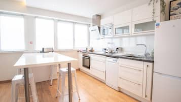 Réfrigérateur, micro-ondes, four, lave-vaisselle