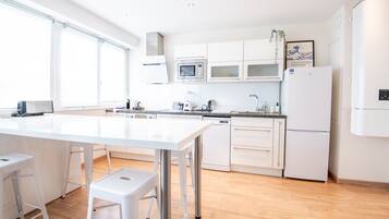 Réfrigérateur, micro-ondes, four, lave-vaisselle