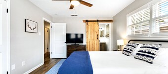 Welcome To The Matador! Spacious & Clean 4BR Getaway <1mi To TTU & Jones Stadium