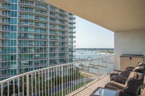Property grounds - Four Bedroom Condo with Views of the Gulf of Mexico and Perdido Bay! Complimentary Boat Slip! (Orange Beach)