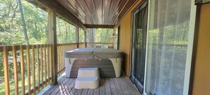 Outdoor spa tub - 2 Bedroom, 2 Bath Hot Tub home in the Galena Territory (Galena)