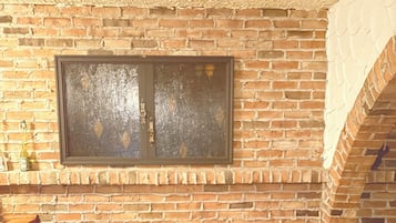 2 bedrooms, iron/ironing board, free WiFi, bed sheets