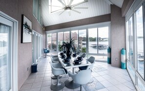 Dining - Modern Serene Lake house -Panoramic View of Main Channel (Hot Springs)