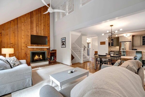 TV, fireplace, offices