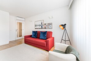 TV - GuestReady - Geometric Dawn in Vila do Conde (Vila do Conde)