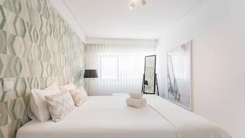 2 bedrooms, desk, iron/ironing board, internet