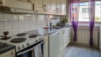 KylskÄp, ugn, spishÀll och diskmaskin