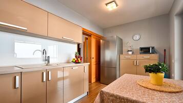 Fridge, oven, dishwasher