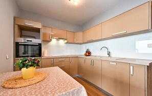 Réfrigérateur, four, lave-vaisselle