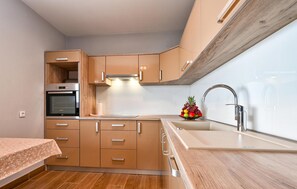 Refrigerador, horno y lavavajillas 