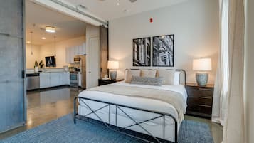 1 slaapkamer, een strijkplank/strijkijzer, reisbedje, wifi