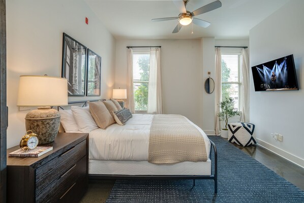 1 bedroom, iron/ironing board, travel cot, WiFi - Lofts at 30th - Modern Escape - Mins to Broadway (Nashville)