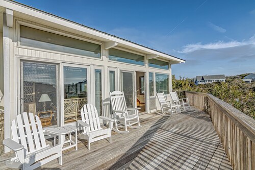 Discover Two Silversides right by beach access 24 on Bald Head Island!