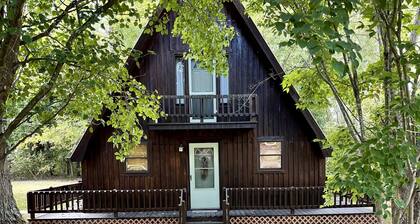 Cozy, Comfy Cabin minutes from Cave Run Lake, I-64, App Harvest, and Morehead.