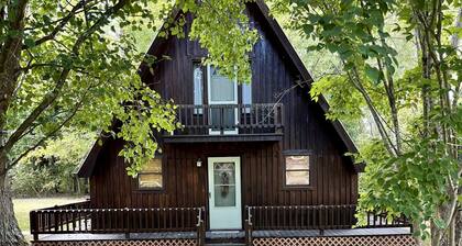 Cozy, Comfy Cabin minutes from Cave Run Lake, I-64, App Harvest, and Morehead. 